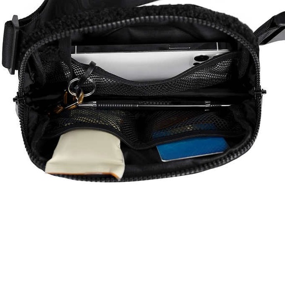 NWT LOLE black sherpa belt bag, unisex - one size - Picture 7 of 7